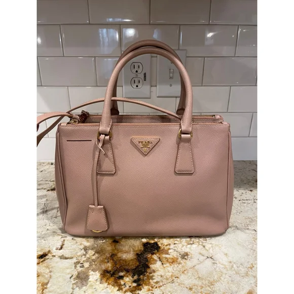 Prada saffiano leather tote - Picture 4 of 12